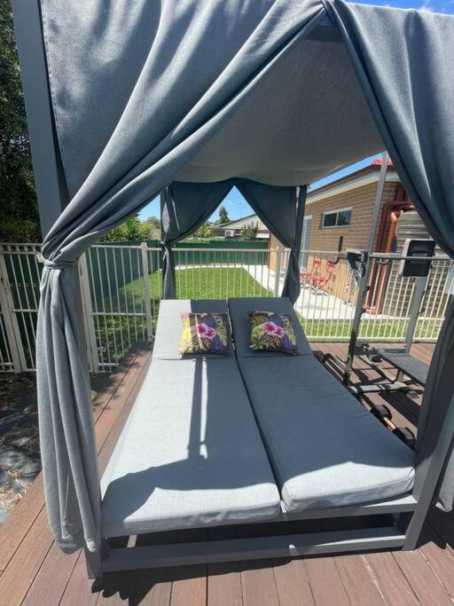 Cosy Sunlit Away From Baulkham Hills