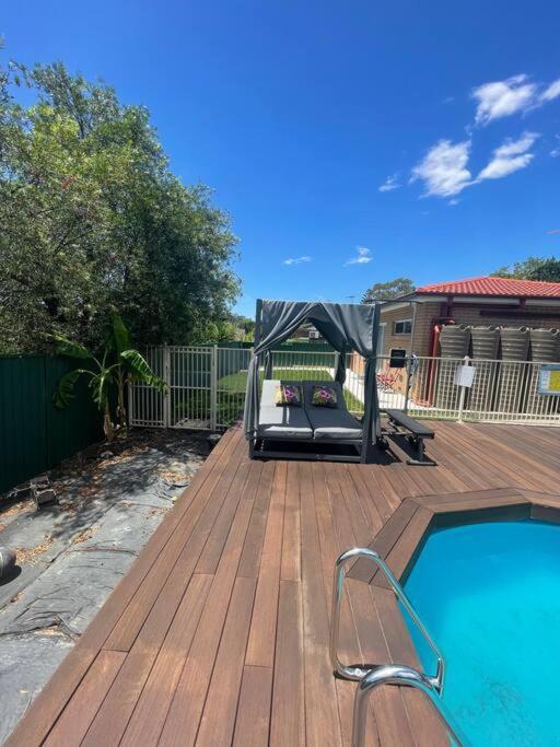 Cosy Sunlit Away From Villa Baulkham Hills